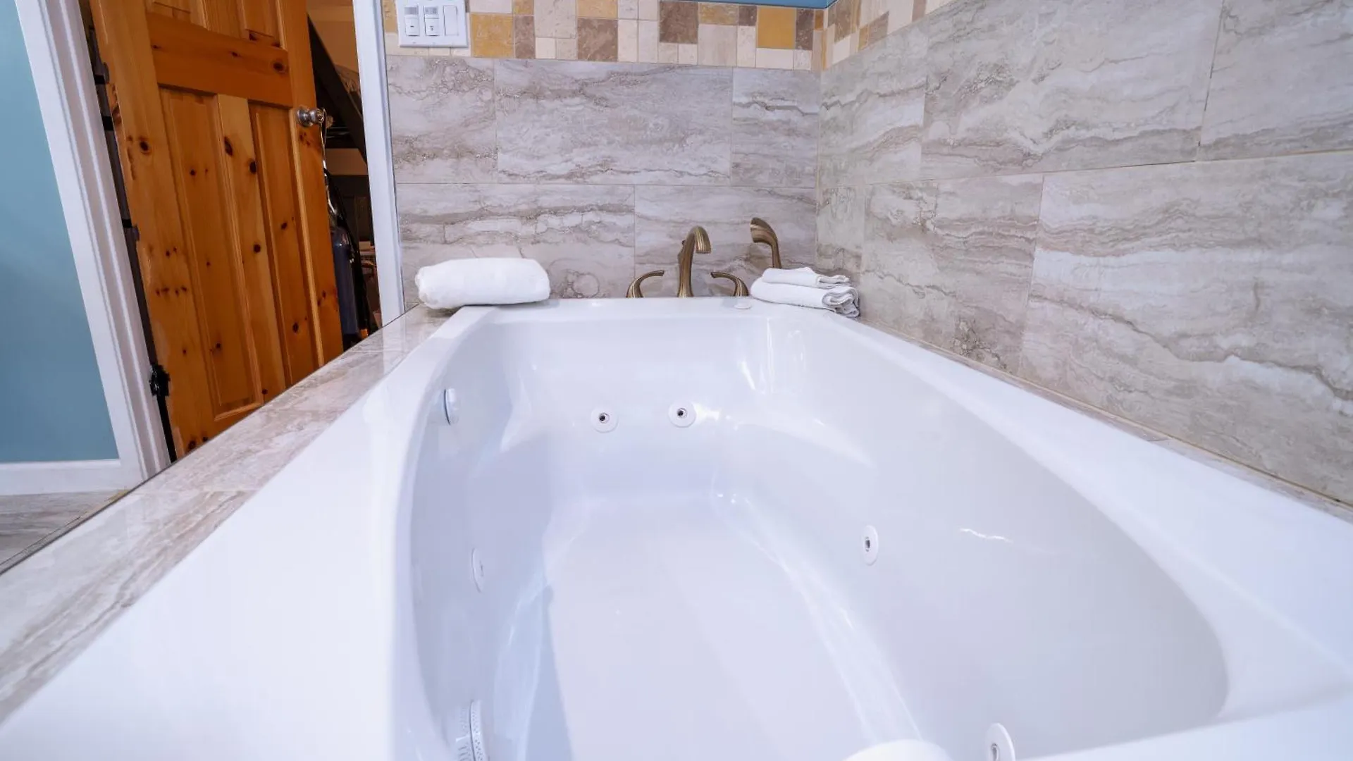 Tahoe Waterfront Condo With Boat Dock 사우스 레이크 타호 0*,  미국