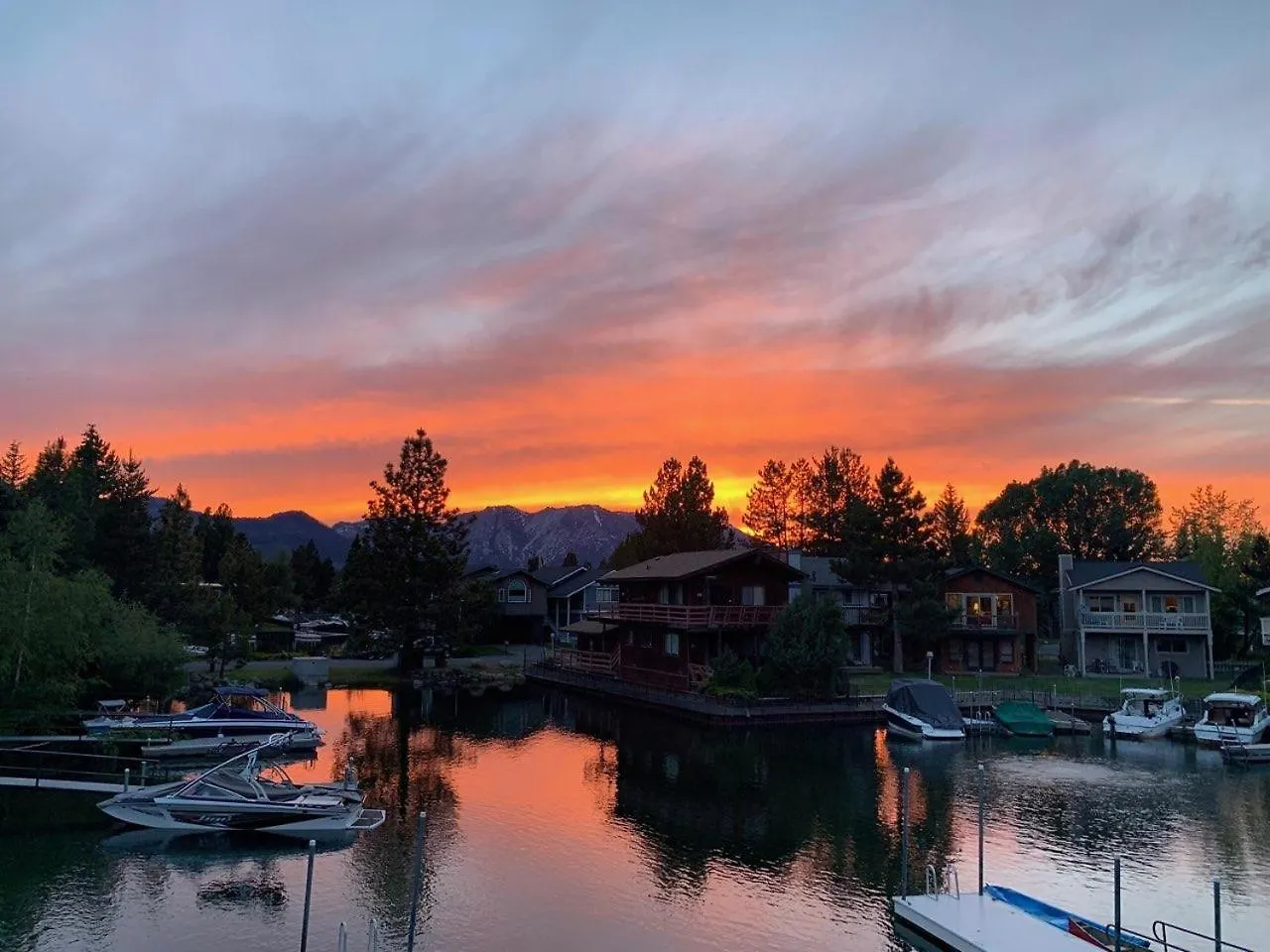 Tahoe Waterfront Condo With Boat Dock 사우스 레이크 타호