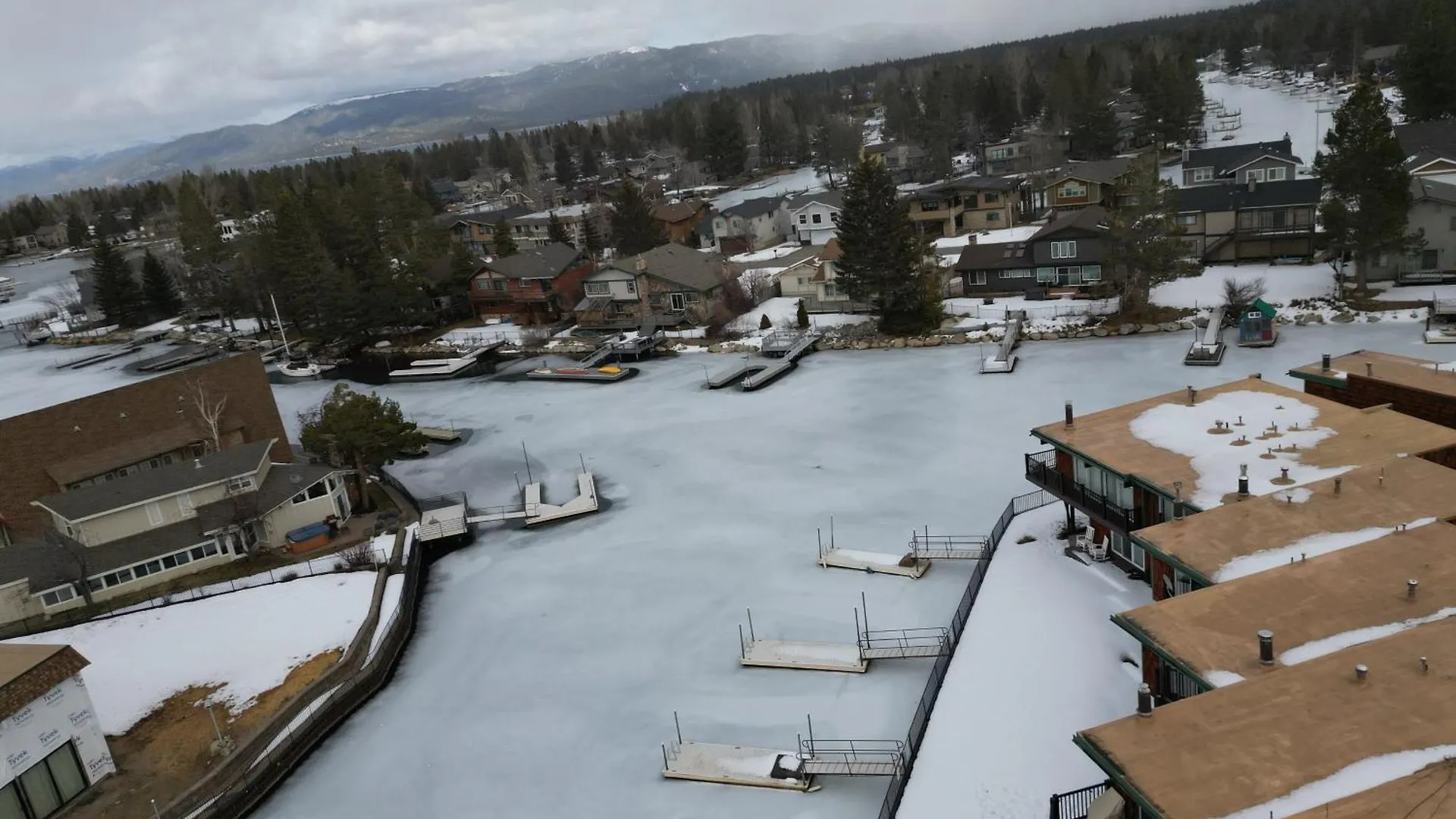 Tahoe Waterfront Condo With Boat Dock 사우스 레이크 타호 0*,  미국