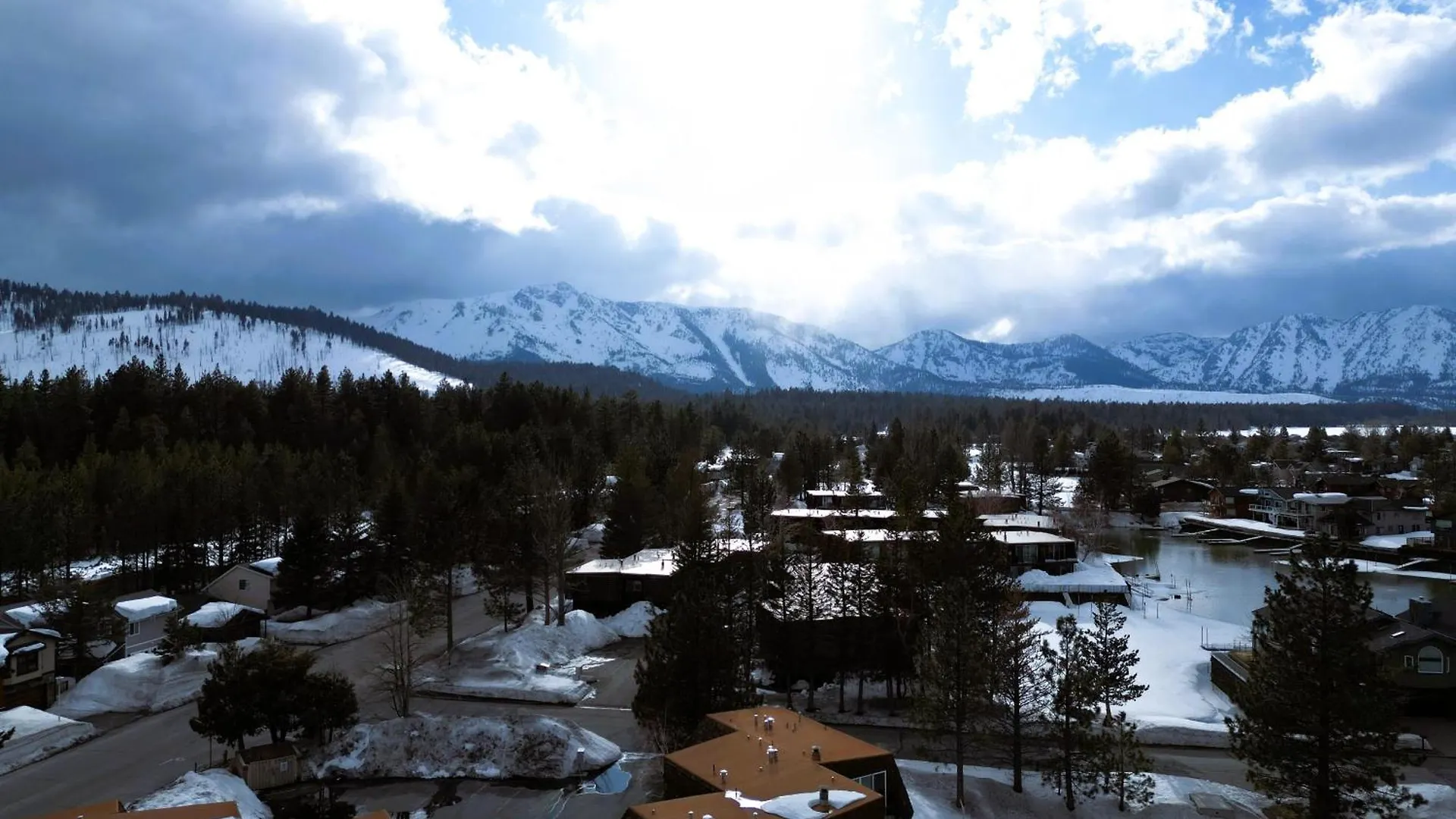 Tahoe Waterfront Condo With Boat Dock 사우스 레이크 타호 펜션